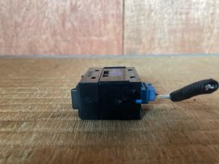 Кнопка Lexus IS250 GSE20 4GR-FSE 84091-53010 2 ракурс