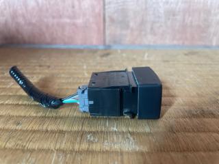Кнопка аварийной сигнализации Honda Vezel RU3 LEB 35330T3VA01 5 ракурс