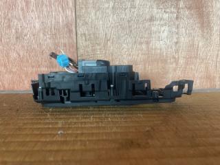 Кнопка стеклоподъемника правая передняя Honda Vezel RU3 LEB 35750T7AJ01 4 ракурс