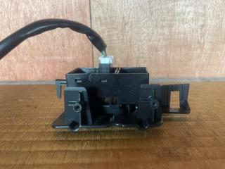 Кнопка стеклоподъемника левая задняя Honda Vezel RU3 LEB 35760T4NH01 3 ракурс