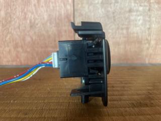 Кнопка стеклоподъемника правая задняя Honda Vezel RU3 LEB 35760T4NH01 2 ракурс