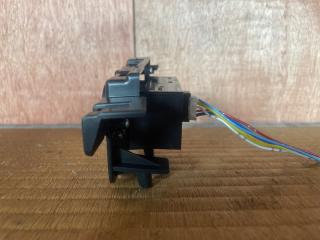 Кнопка стеклоподъемника правая задняя Honda Vezel RU3 LEB 35760T4NH01 4 ракурс