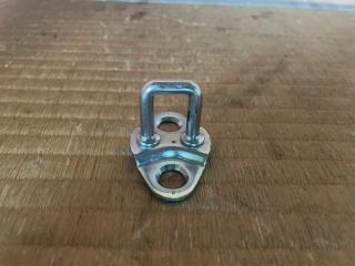 Петля замка багажника Honda Vezel RU3 LEB 74813T5A003 2 ракурс