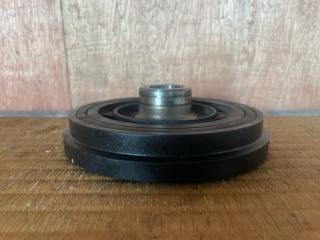 Шкив коленвала Honda Vezel RU3 LEB 138105P6003 2 ракурс Шкив коленвала Honda Vezel RU3 LEB 138105P6003 2 ракурс