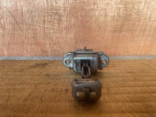 Ограничитель двери левый задний NISSAN Terrano RR50 QD32ETI 824300W003 4 ракурс Ограничитель двери левый задний NISSAN Terrano RR50 QD32ETI 824300W003 4 ракурс