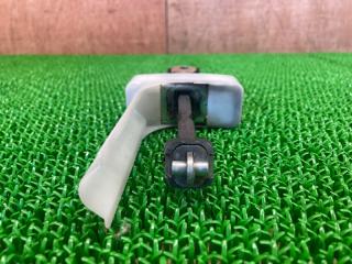 Ограничитель двери правый передний TOYOTA Sai AZK10 2AZ-FXE 68610-75011 4 ракурс