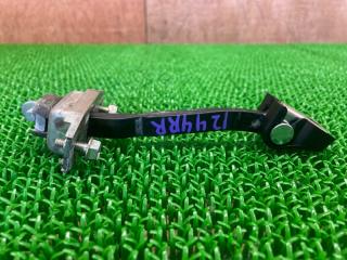Ограничитель двери правый задний TOYOTA Sai AZK10 2AZ-FXE 68630-75011 3 ракурс