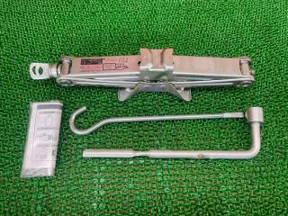 Фото запчасти домкрат Honda N-WGN 2013 контрактная запчасть Запчасть домкрат Honda N-WGN 2013