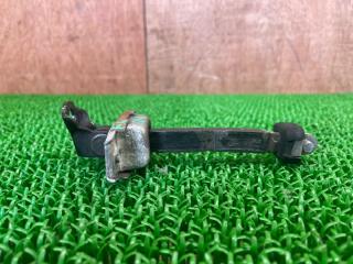 Ограничитель двери левый передний TOYOTA Allion ZZT240 1ZZ-FE 68620-22070 4 ракурс