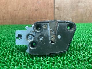 Замок багажника задний Suzuki Jimny JB23W K6A 8253081A00 1 ракурс