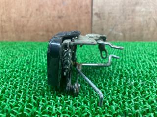 Замок багажника задний Suzuki Jimny JB23W K6A 8253081A00 2 ракурс