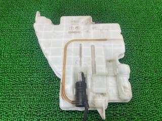 Бачок стеклоомывателя Mitsubishi Canter FEA20 4P10(T2) 060851-364 1 ракурс Бачок стеклоомывателя Mitsubishi Canter FEA20 4P10(T2) 060851-364 1 ракурс