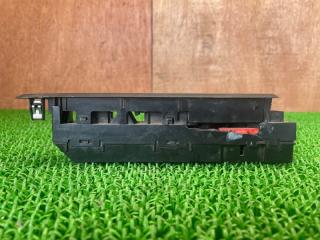 Кнопка стеклоподъемника левая передняя Mitsubishi Canter FEA20 4P10(T2) 2 ракурс