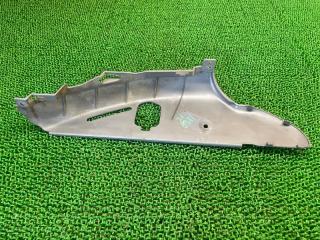 Накладка на торпеду Mitsubishi Canter FEA20 4P10(T2) MK569172 3 ракурс Накладка на торпеду Mitsubishi Canter FEA20 4P10(T2) MK569172 3 ракурс
