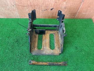Крепление аккумулятора Mitsubishi Canter FEA20 4P10(T2) 1 ракурс