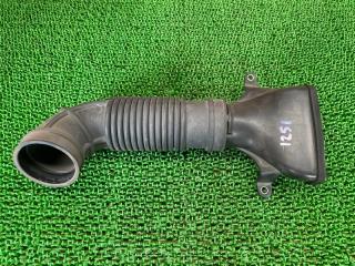 Патрубок воздушного фильтра Suzuki Escudo YD21S M16A 1376654P00 1 ракурс Патрубок воздушного фильтра Suzuki Escudo YD21S M16A 1376654P00 1 ракурс