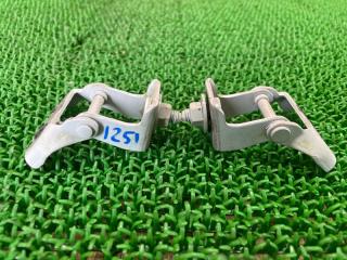 Петля дверная Suzuki Escudo YD21S M16A 6951068L01 3 ракурс