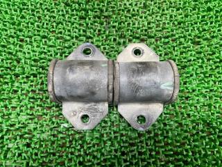 Крепление стабилизатора переднее Suzuki Escudo YD21S M16A 4244161M00 1 ракурс