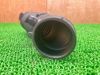 Патрубок воздушного фильтра NISSAN SKYLINE CKV36 VQ37VHR 16576EY00A 3 ракурс