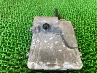 Камера переднего вида Toyota Corolla ZWE211 2ZR-FXE 8646C12030 2 ракурс