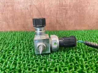 Датчик давления кондиционера Toyota Corolla ZWE211 2ZR-FXE 8871947010 1 ракурс