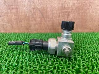 Датчик давления кондиционера Toyota Corolla ZWE211 2ZR-FXE 8871947010 3 ракурс