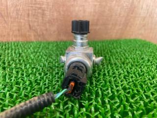 Датчик давления кондиционера Toyota Corolla ZWE211 2ZR-FXE 8871947010 5 ракурс