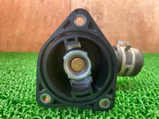 Корпус термостата Toyota Corolla ZWE211 2ZR-FXE 1603137010 5 ракурс Корпус термостата Toyota Corolla ZWE211 2ZR-FXE 1603137010 5 ракурс