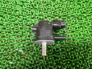 Вакуумный клапан Toyota Corolla ZWE211 2ZR-FXE 90910-12276 2 ракурс