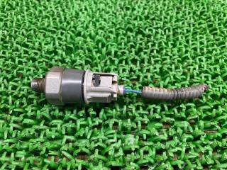 Датчик давления масла Toyota Corolla ZWE211 2ZR-FXE 8353012060 1 ракурс