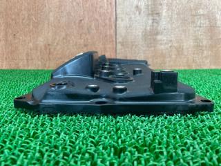 Крышка клапанная Toyota Corolla ZWE211 2ZR-FXE 1120137061 4 ракурс