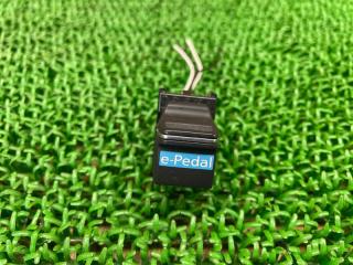 Кнопка NISSAN LEAF ZE1 EM57 251945SA0A 1 ракурс