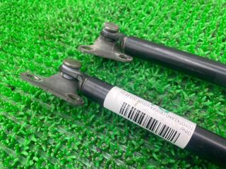 Амортизатор багажника задний TOYOTA LAND CRUISER UZJ100W 2UZ-FE 68950-69055 3 ракурс