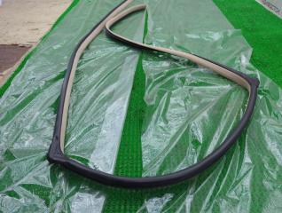 Уплотнение двери левое заднее TOYOTA LAND CRUISER UZJ100W 2UZ-FE 62332-60020-A0 2 ракурс