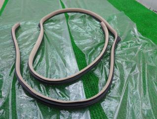 Уплотнение двери правое заднее TOYOTA LAND CRUISER UZJ100W 2UZ-FE 62331-60020-A0 4 ракурс