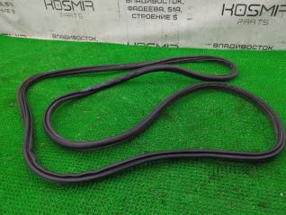 Уплотнительная резинка багажника TOYOTA LAND CRUISER UZJ100W 2UZ-FE 67881-60110 1 ракурс