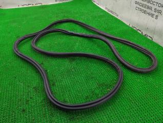 Уплотнительная резинка багажника TOYOTA LAND CRUISER UZJ100W 2UZ-FE 67881-60110 3 ракурс