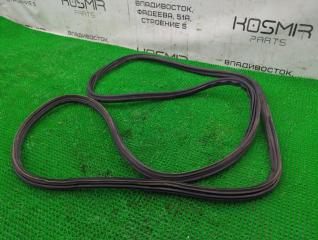 Уплотнительная резинка багажника TOYOTA LAND CRUISER UZJ100W 2UZ-FE 67881-60110 4 ракурс