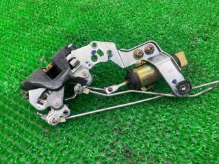Замок двери правый задний TOYOTA CROWN GS121 1G-GZEU 69330-30210 3 ракурс
