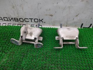 Петля дверная TOYOTA LAND CRUISER UZJ100W 2UZ-FE 68810-95J02 1 ракурс