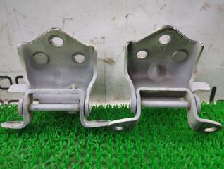 Петля дверная TOYOTA LAND CRUISER UZJ100W 2UZ-FE 68810-95J02 3 ракурс
