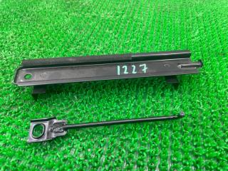 Крепление аккумулятора Lexus HS250h 2012