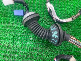 Проводка двери правая задняя TOYOTA LAND CRUISER UZJ100W 2UZ-FE 82153-60141 3 ракурс