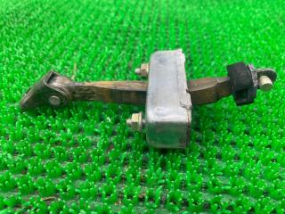 Ограничитель двери левый задний TOYOTA LAND CRUISER UZJ100W 2UZ-FE 68640-60050 3 ракурс