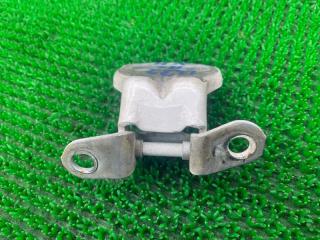 Петля дверная левая задняя TOYOTA LAND CRUISER PRADO LJ78W 2L-TE 68740-60020 3 ракурс