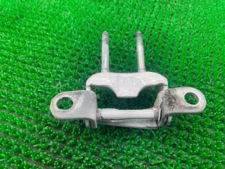 Петля дверная левая задняя TOYOTA LAND CRUISER PRADO LJ78W 2L-TE 68760-60040 3 ракурс