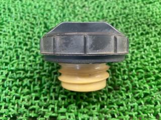 Крышка топливного бака TOYOTA CAMI J122E K3-VE 77310-97201 2 ракурс