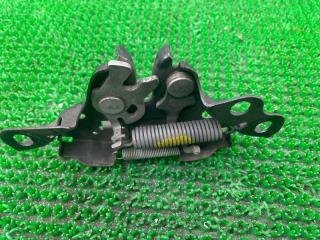 Замок капота NISSAN LEAF ZE0 EM61 656013NB0A 3 ракурс