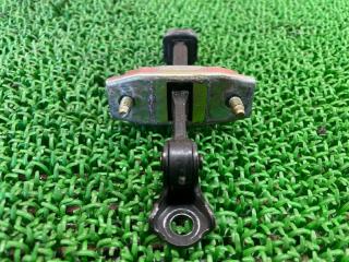 Ограничитель двери правый передний TOYOTA Alphard ATH10W 2AZ-FXE 68610-58010 3 ракурс