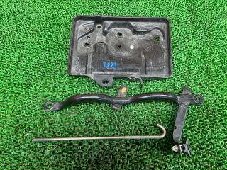Крепление аккумулятора DAIHATSU MIRA E:S LA350S KF-VE 74404B2200 1 ракурс